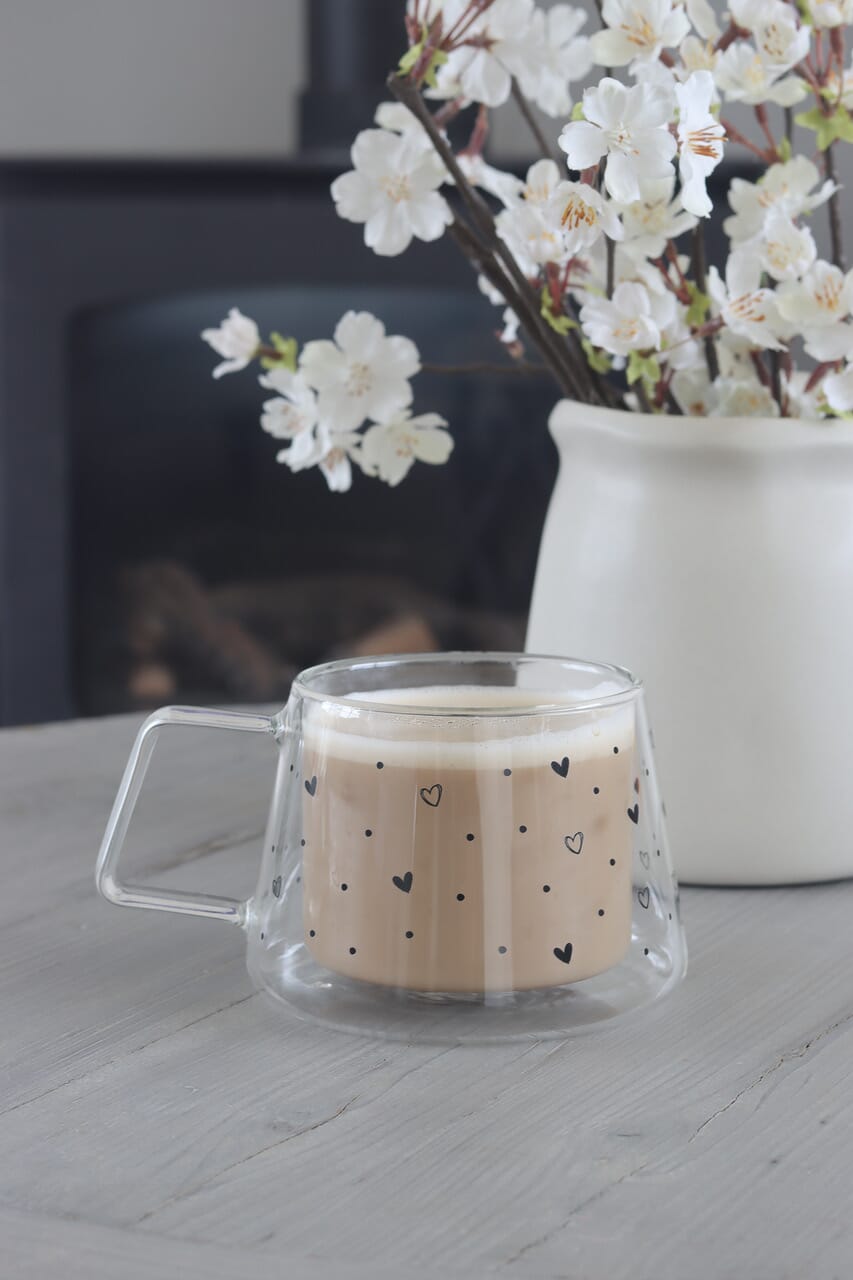 Wrap Around Double Walled Glass Mug – Hearts & Dots Black