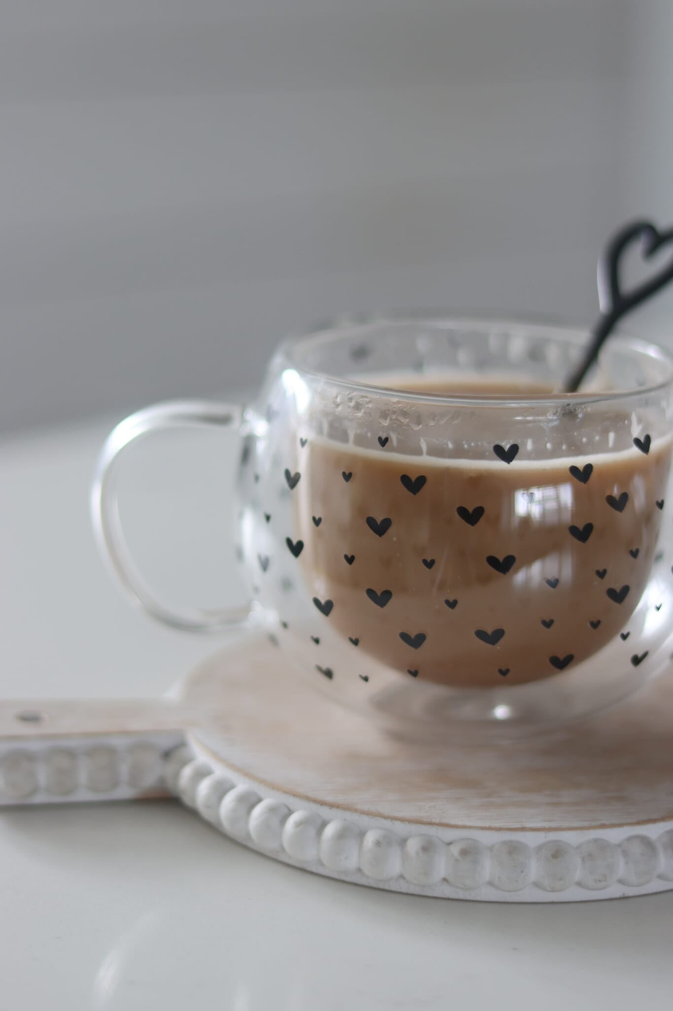 Round Double Walled Glass Mug – Black Multi Heart