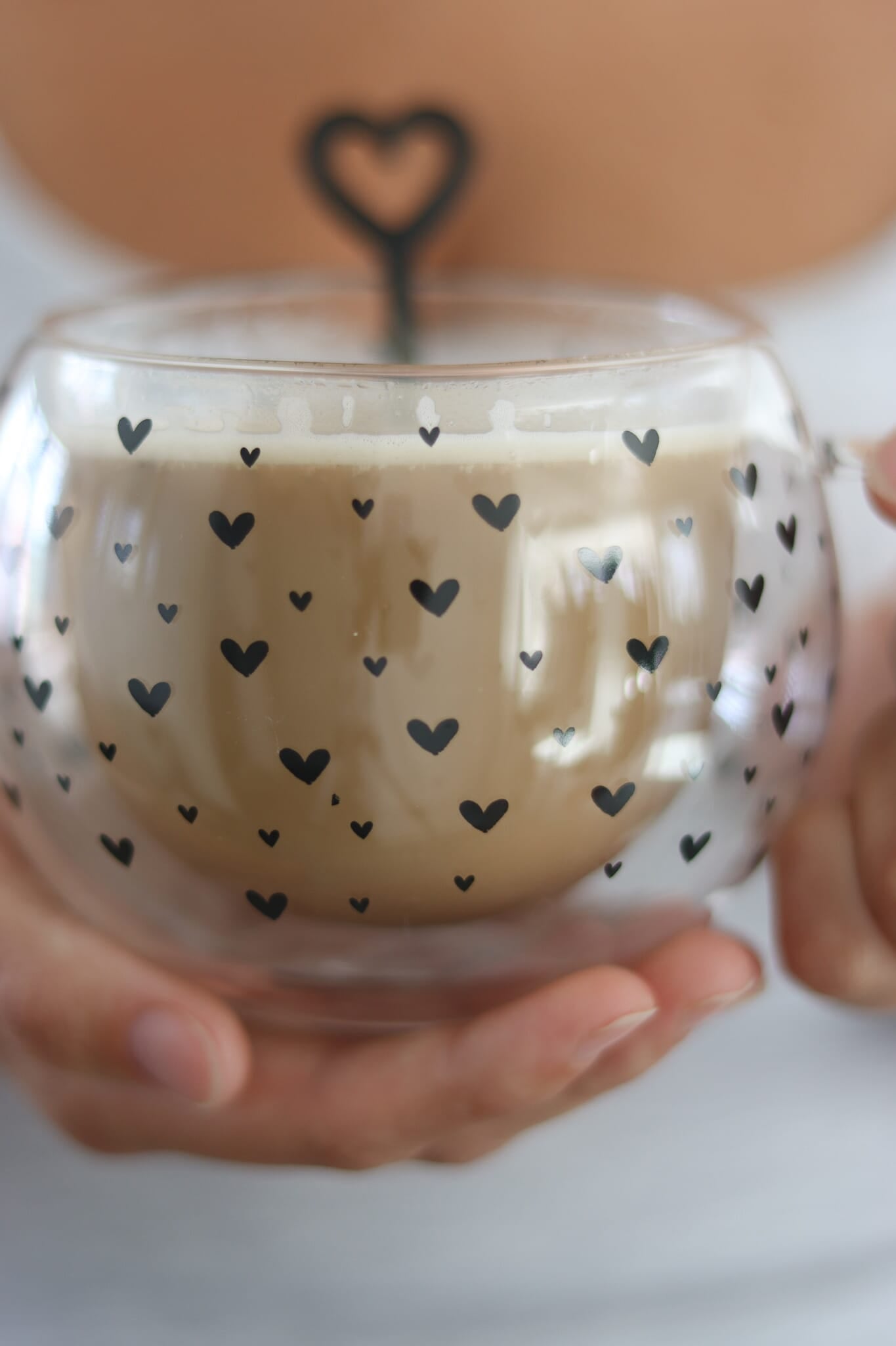 Round Double Walled Glass Mug – Black Multi Heart