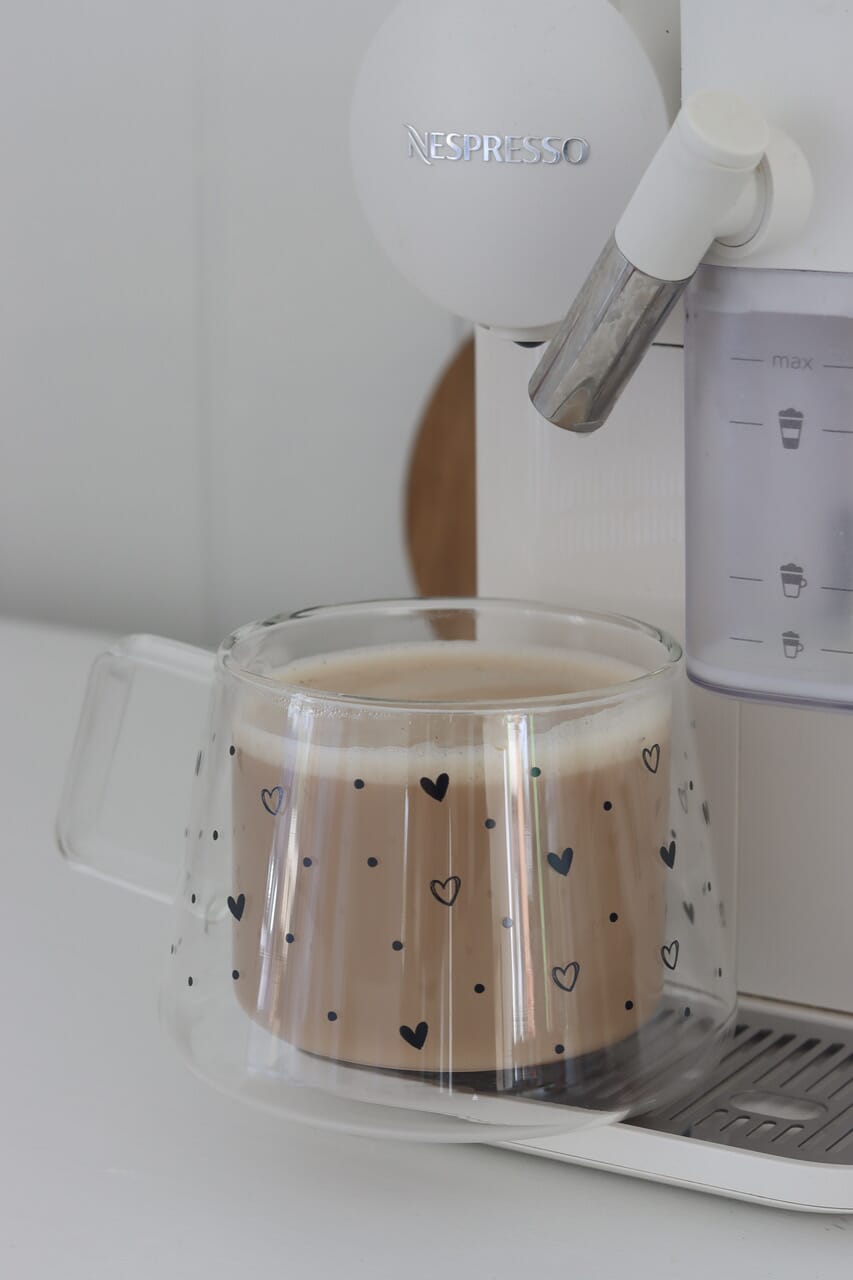 Wrap Around Double Walled Glass Mug – Hearts & Dots Black