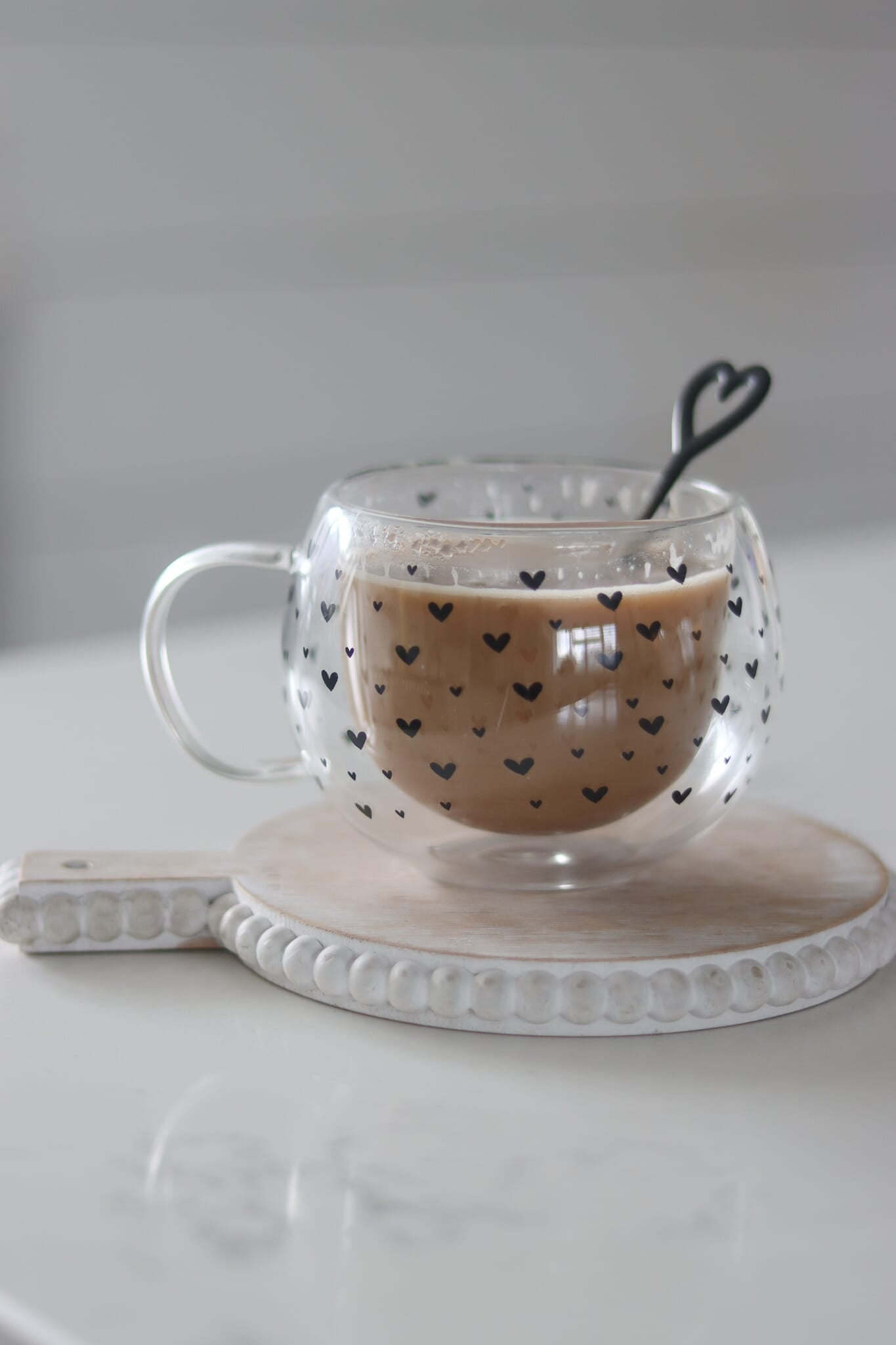 Round Double Walled Glass Mug – Black Multi Heart